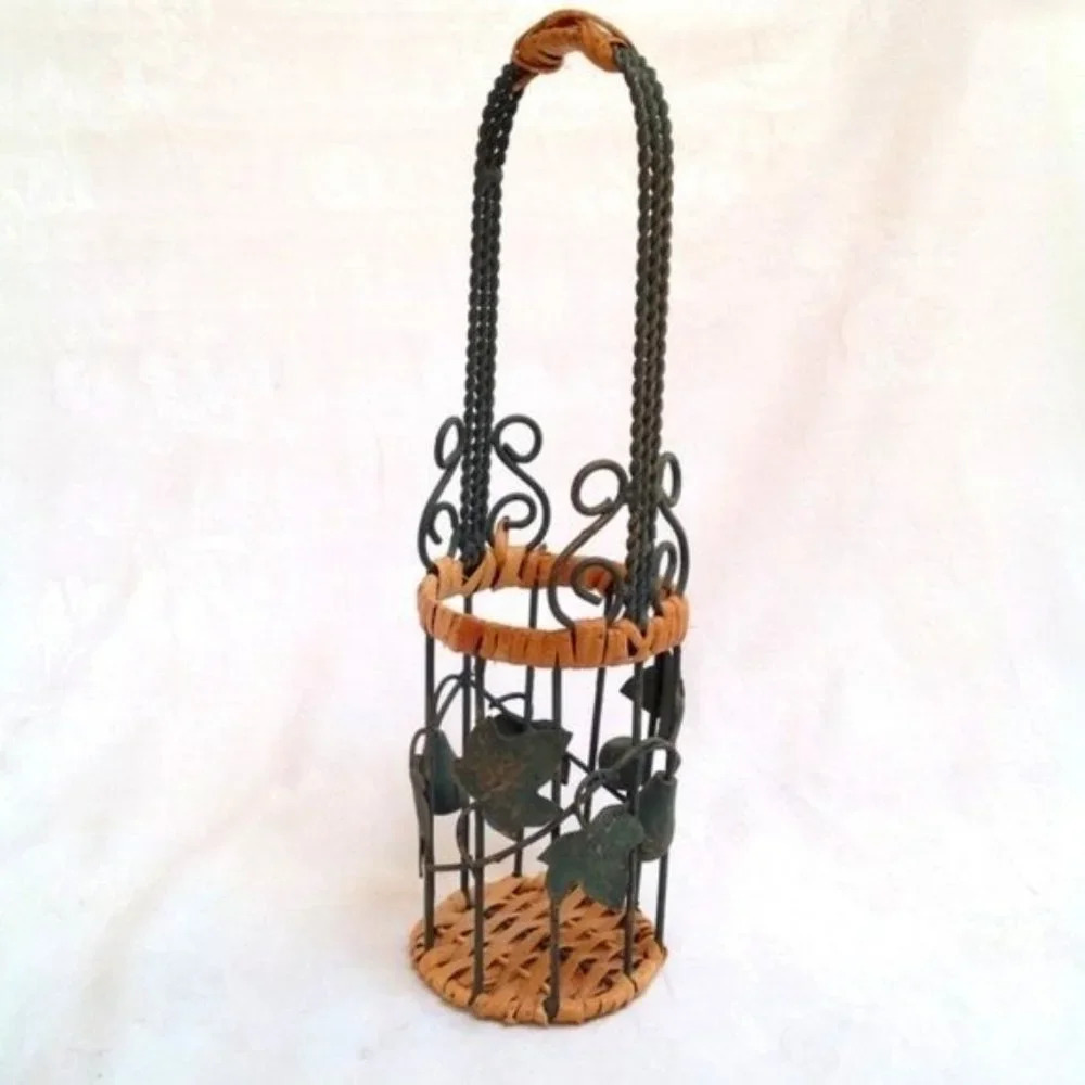 Rattan Metal Wine Bottle Holder Basket Vine Leaves Decor Present Gift Summer